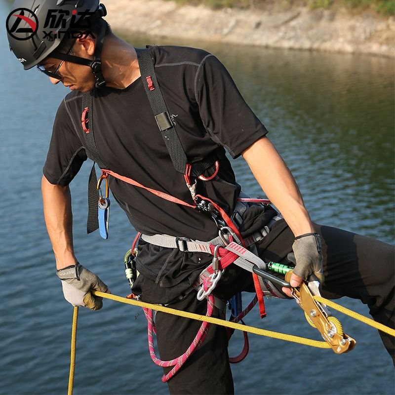 Outdoor Multi-Functional Adjustable Mountaineering And Rock Climbing Speed Drop Safety Belt Climbing Harnesses