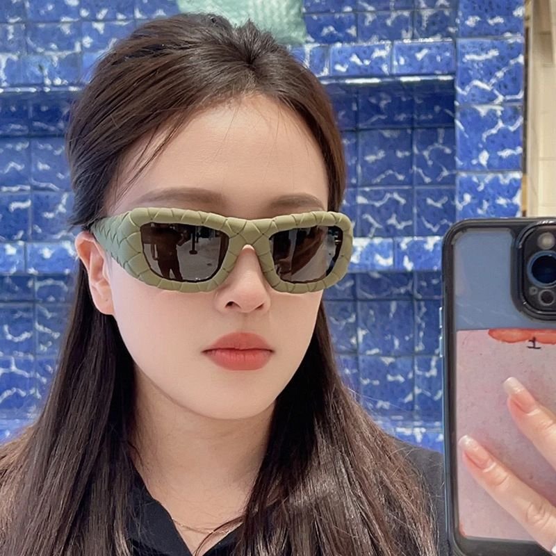 Women Fashion Woven Frame Sunglasses